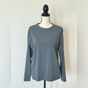 Vuori Long Sleeve Feather Tee (Size XS) Fits oversized